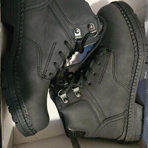 Brand new kids size 4 hiking boot